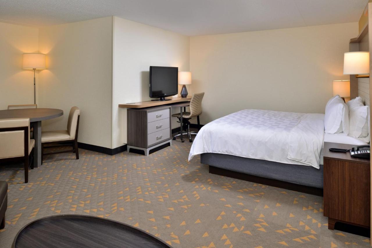 Holiday Inn Hotel & Suites Overland Park-Convention Center By Ihg Exterior foto